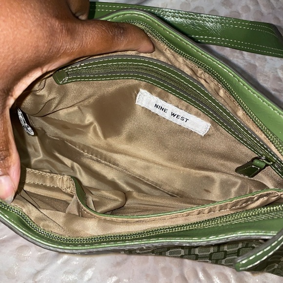 Faithful Ministries, Co., & Works Women Green Nine West Handbag - Picture 4 of 4